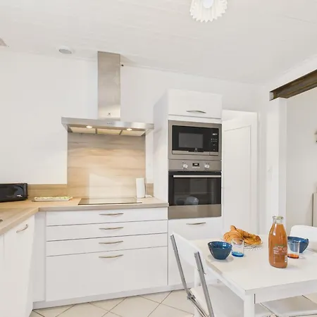 Holiday home 400m De La - Grande Maison Pour 10 Avec Jardin