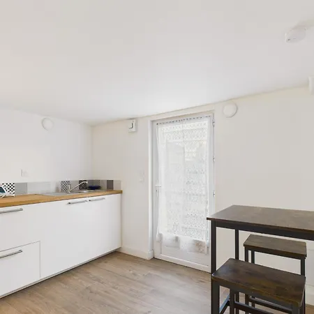 400m De La - Grande Maison Pour 10 Avec Jardin Nyaraló *
