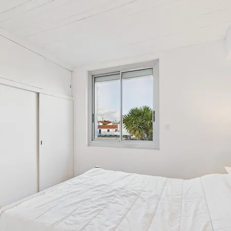 Nyaraló 400m De La - Grande Maison Pour 10 Avec Jardin *