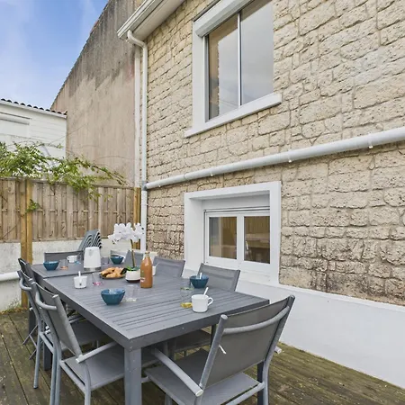 400m De La - Grande Maison Pour 10 Avec Jardin