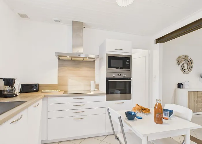 Holiday home 400m De La - Grande Maison Pour 10 Avec Jardin