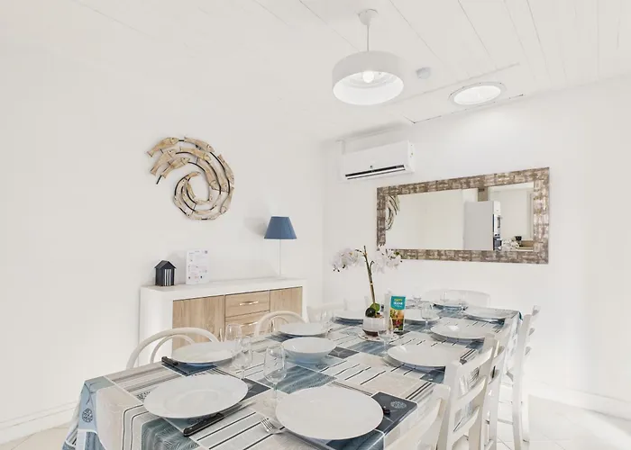 Holiday home 400m De La - Grande Maison Pour 10 Avec Jardin