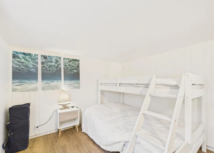 Holiday home 400m De La - Grande Maison Pour 10 Avec Jardin