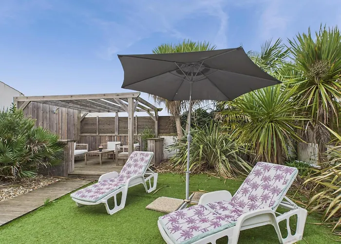 Holiday home 400m De La - Grande Maison Pour 10 Avec Jardin