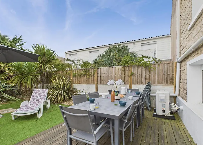 Holiday home 400m De La - Grande Maison Pour 10 Avec Jardin *