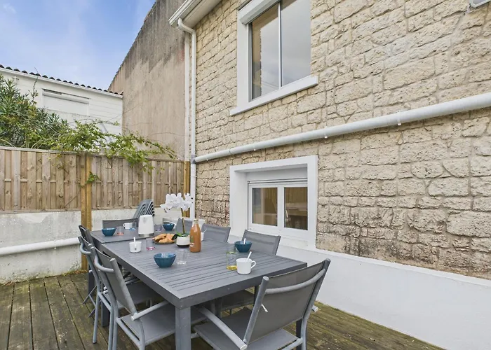 400m De La - Grande Maison Pour 10 Avec Jardin