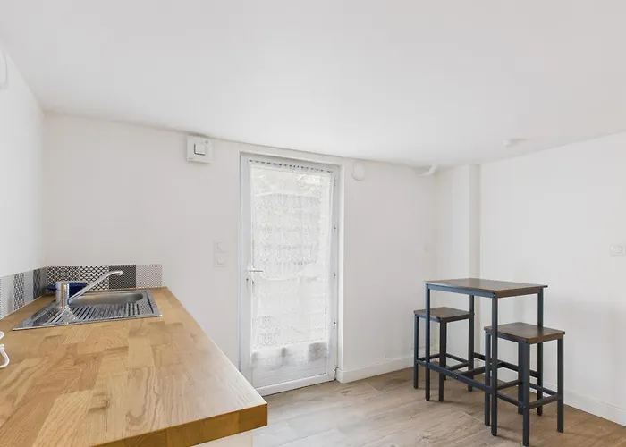 400m De La - Grande Maison Pour 10 Avec Jardin Casa de Férias *