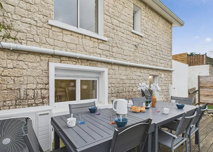 400m De La - Grande Maison Pour 10 Avec Jardin *